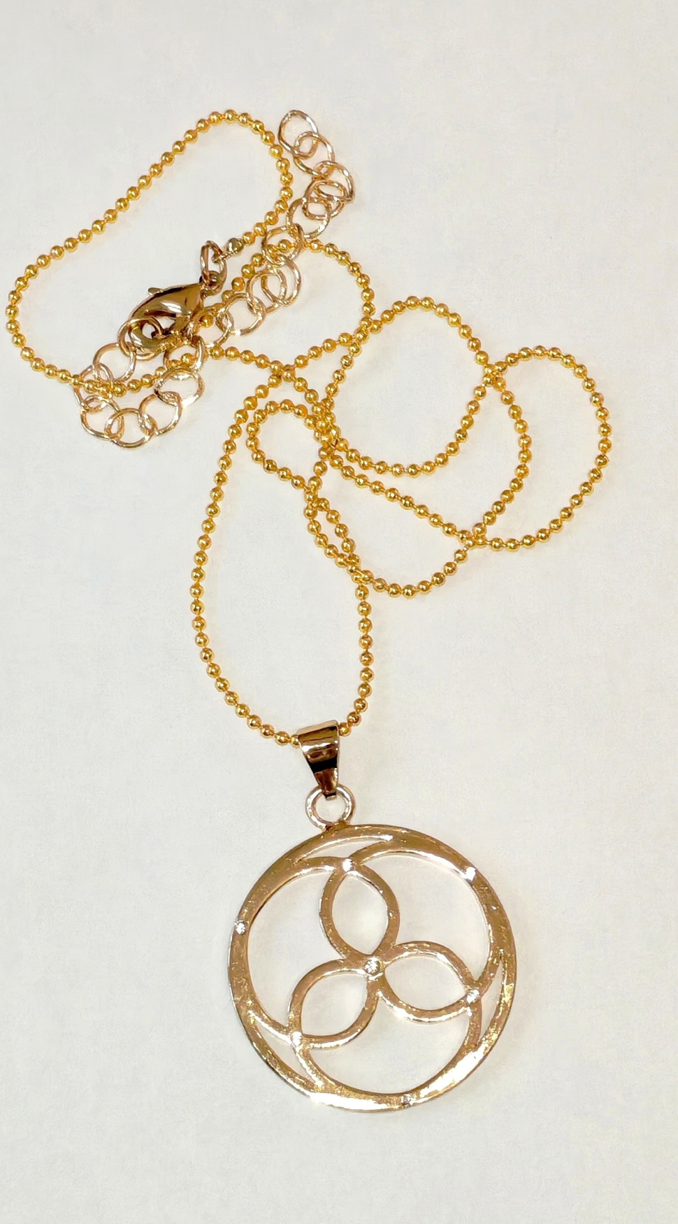 Украшение-гармонизатор. Подвеска на цепочке (трилистник, большая) фото 1 — mindmachine.ru