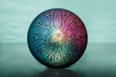 13186. Глюкофон с гравировкой - Глаз гора (30 см, двусторонний)  — mindmachine.ru